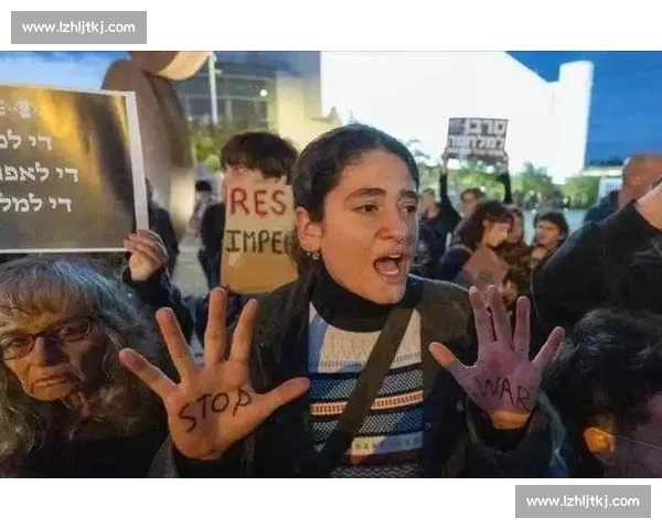 现场混乱失控瞬间上演民众惊慌失措全程目击记录